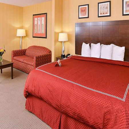Quality Suites Стратфорд Екстер'єр фото